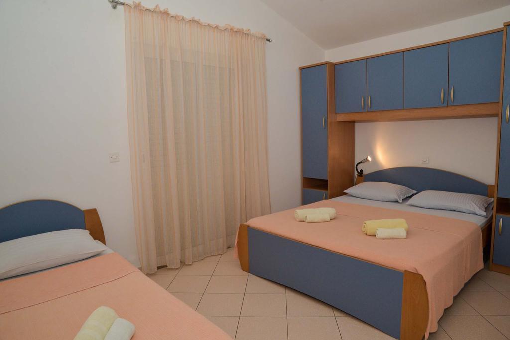 Apartments Lonic Kukljica Exterior foto